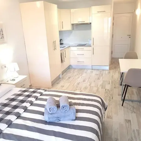 Playa De La Arena * Puerto de Santiago (Tenerife)